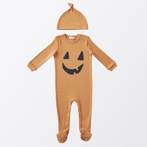 NWT Pottery Barn Halloween Pumpkin Onesie & Hat - 12-18 month